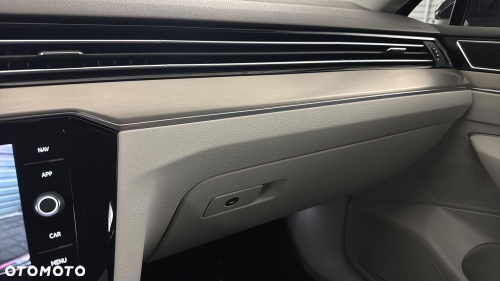 Volkswagen Passat 2.0 TDI SCR DSG Elegance - 24