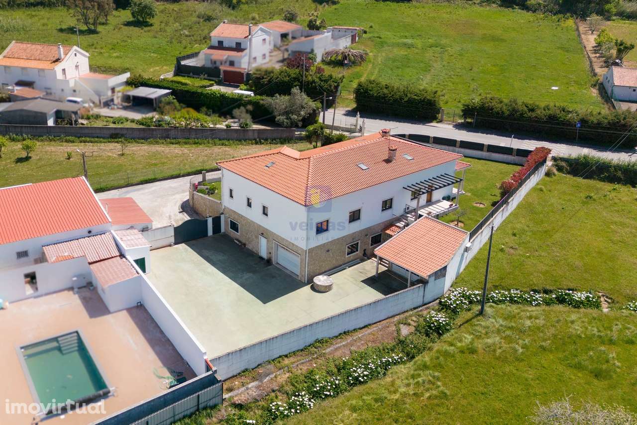 Moradia no Coto, térrea, T4 com cave e sótão a 2min de Caldas da Rainh - Grande imagem: 3/41