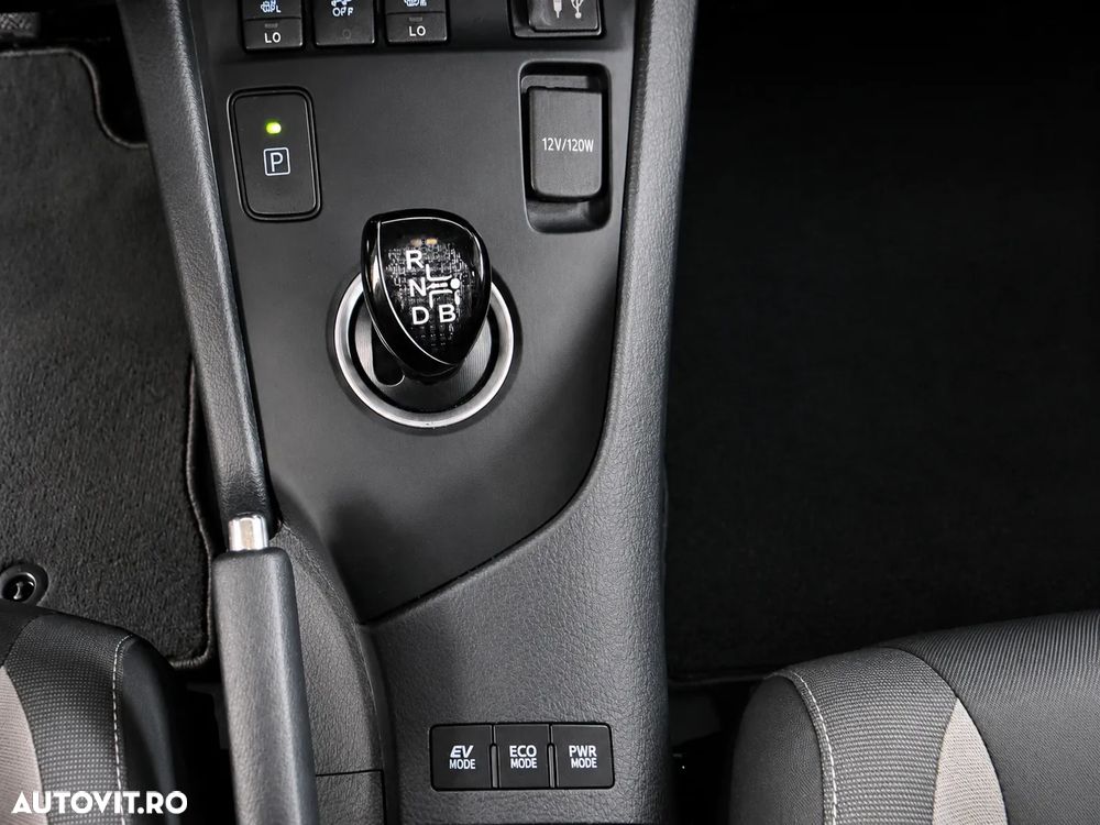 Toyota Auris 1.8 L VVT-i HSD Sol - 12