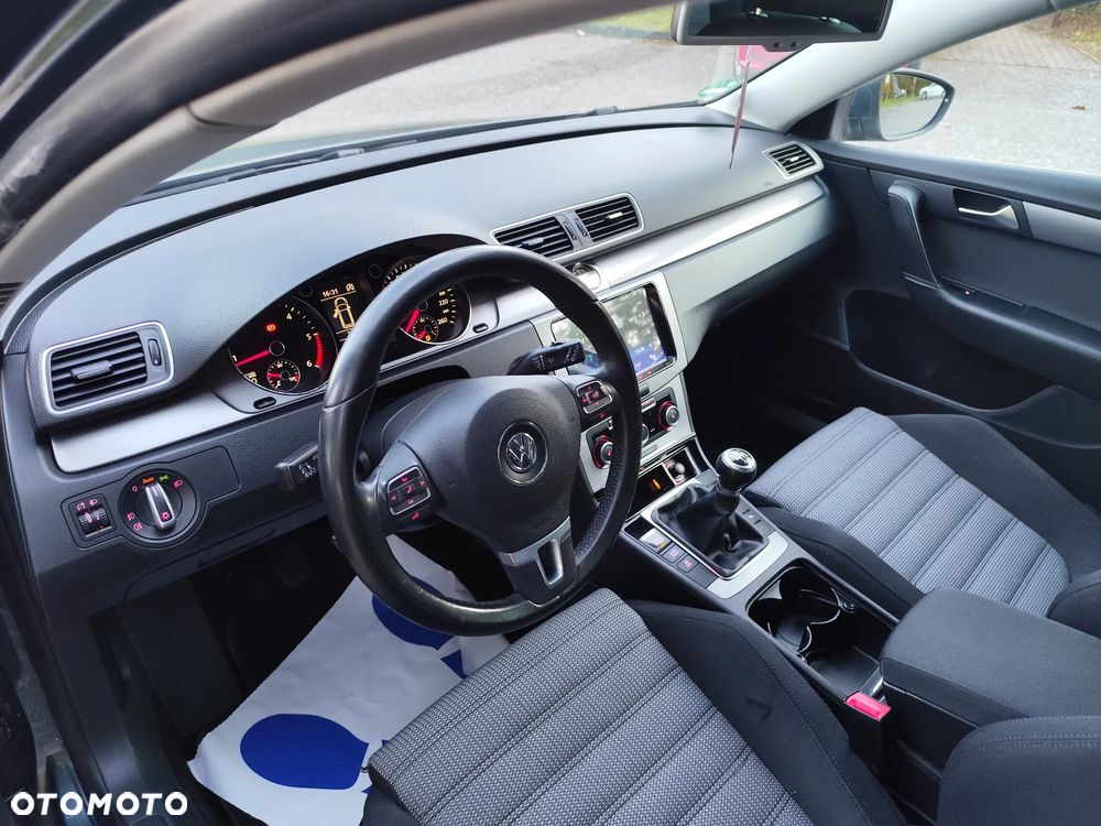Volkswagen Passat 2.0 TDI Comfortline - 24