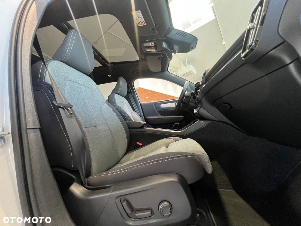 Volvo XC 40 B4 B AWD DKG Ultimate Dark - 21