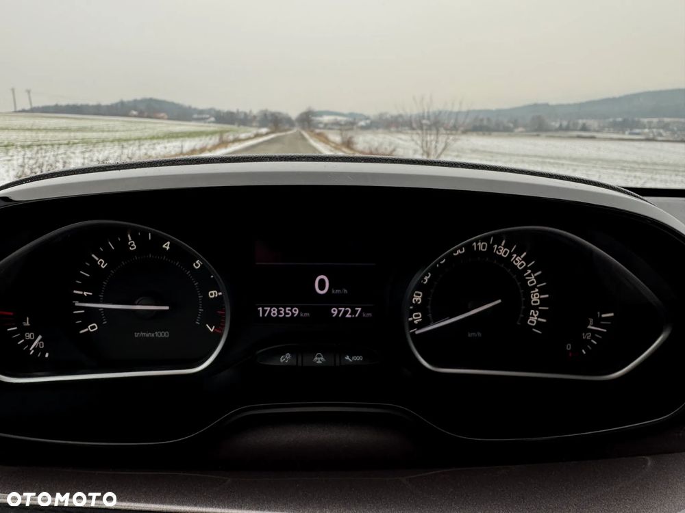 Peugeot 2008 - 9