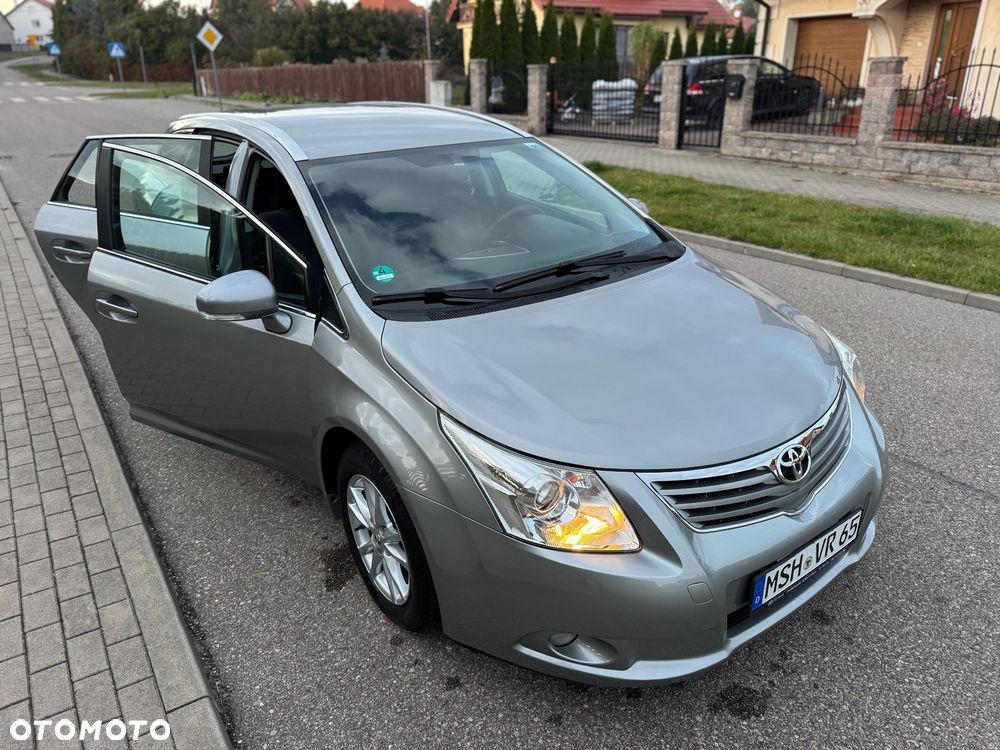 Toyota Avensis 2.0 D-4D Sol Premium - 40