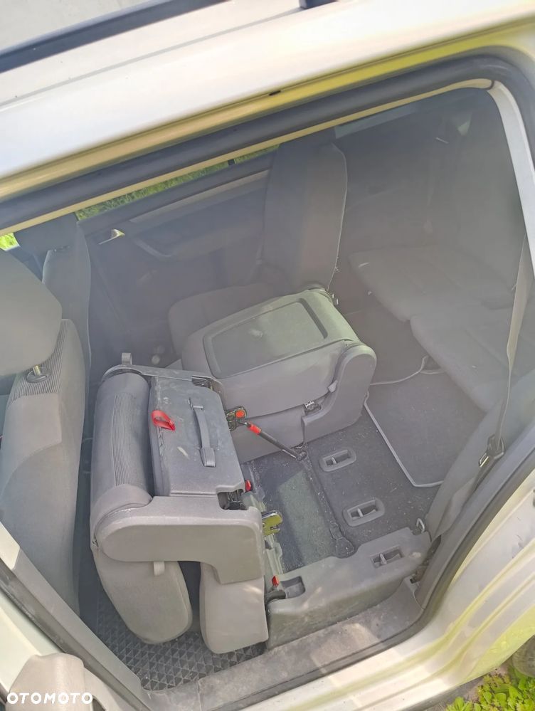 Volkswagen Touran - 14