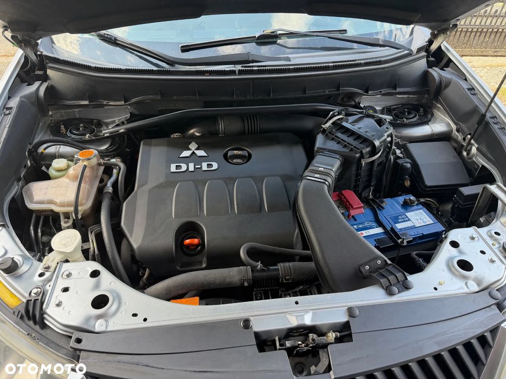 Mitsubishi Outlander 2.0 DID Intense + - 6
