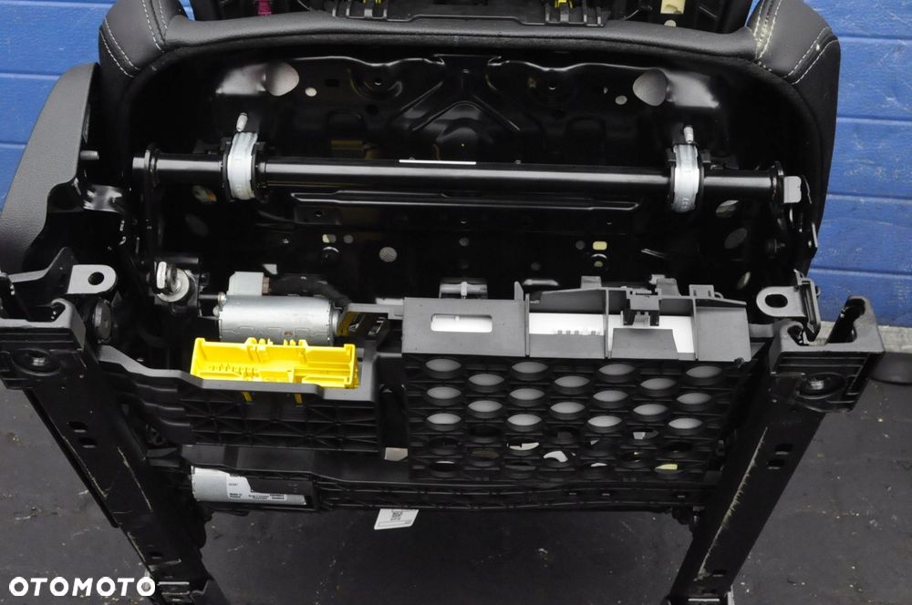 BMW I4 G26 FOTELE KANAPA BOCZKI SKÓRA M-PAKIET ANGLIK 23R - 8