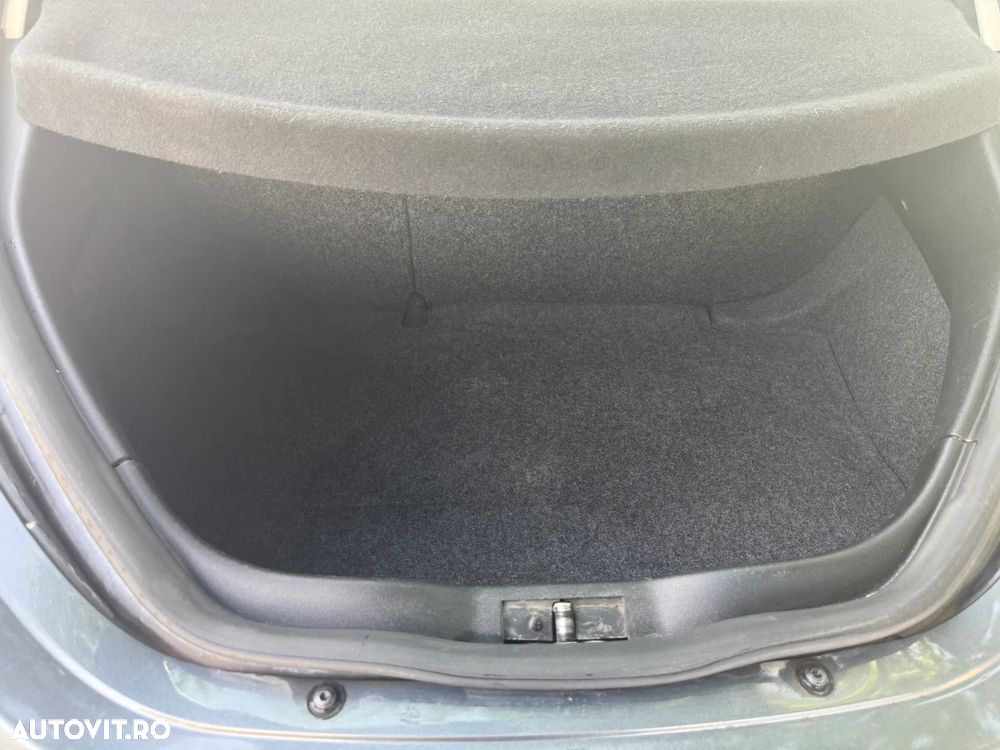 Volkswagen New Beetle 1.6 - 10