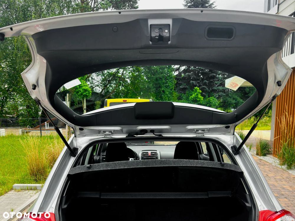 Toyota Auris 2.0 D-4D Luna - 17