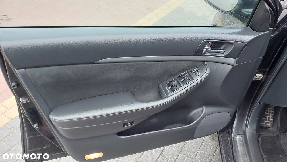 Toyota Avensis 2.2 D-CAT Sol - 15