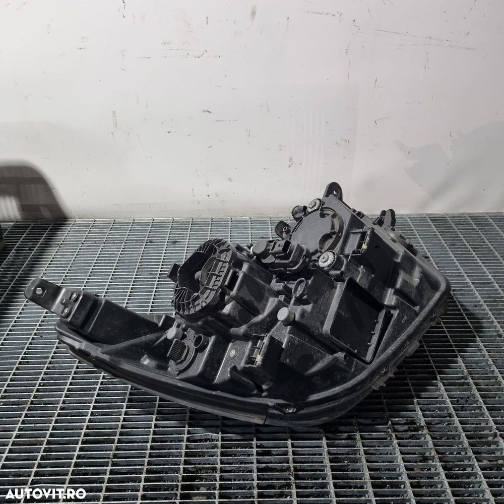 Far Stanga SsangYong Tivoli 2015 - 2019 SUV 4 Usi (1471) Cu lupă - 4