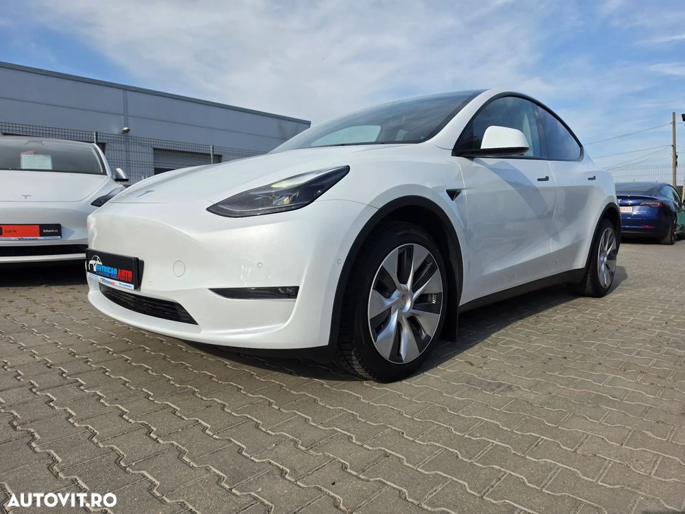 Tesla Model Y - 2