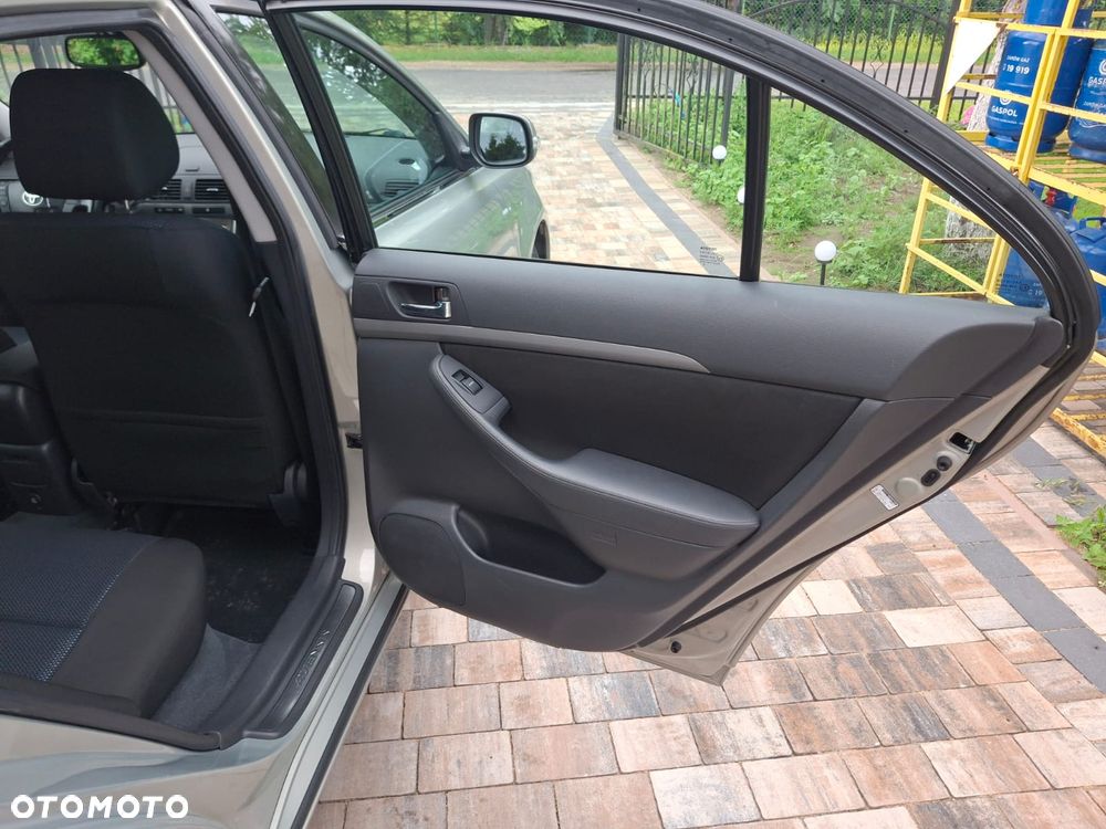 Toyota Avensis 1.8 VVT-i Executive - 24