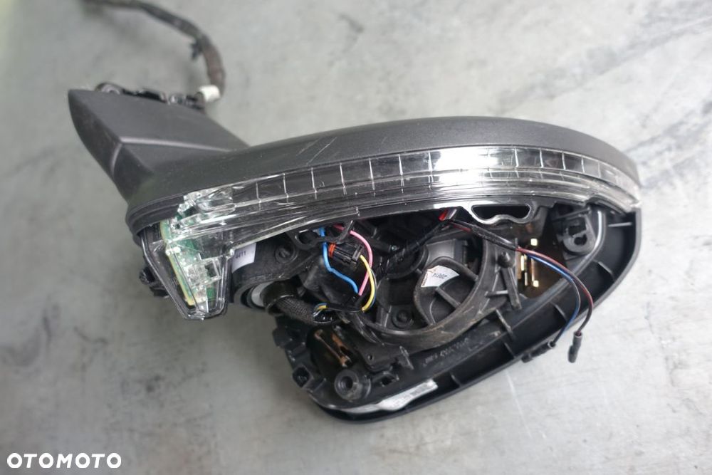 LUSTERKO PRAWE AUDI A4 B9 14PIN 8W1857410AC - 2