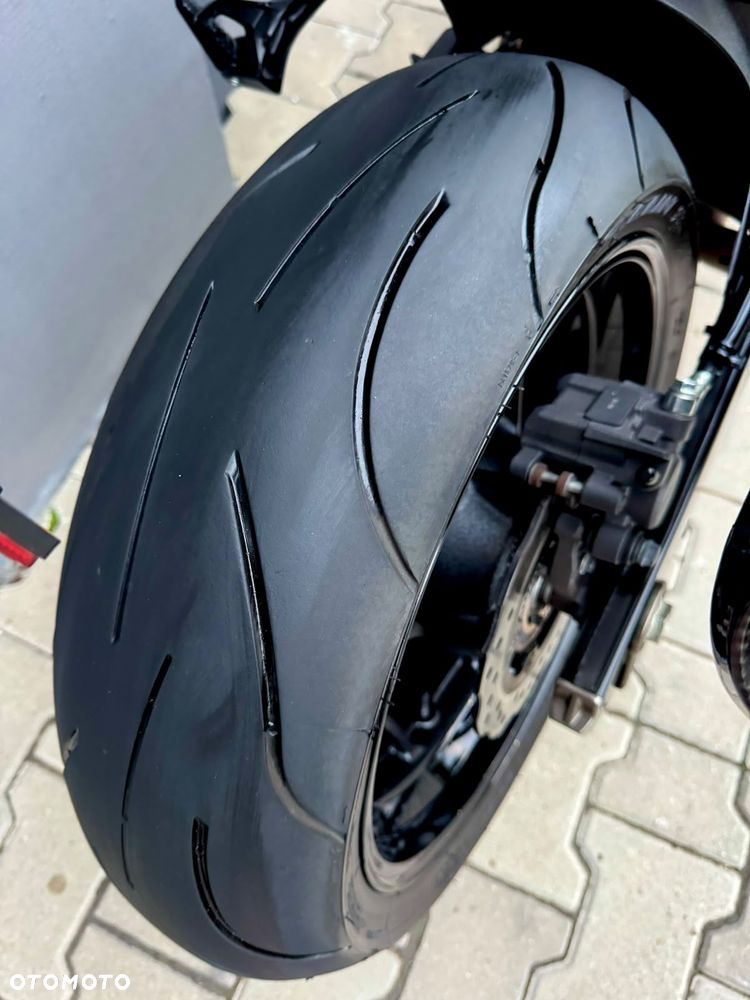 Suzuki GSX - 12