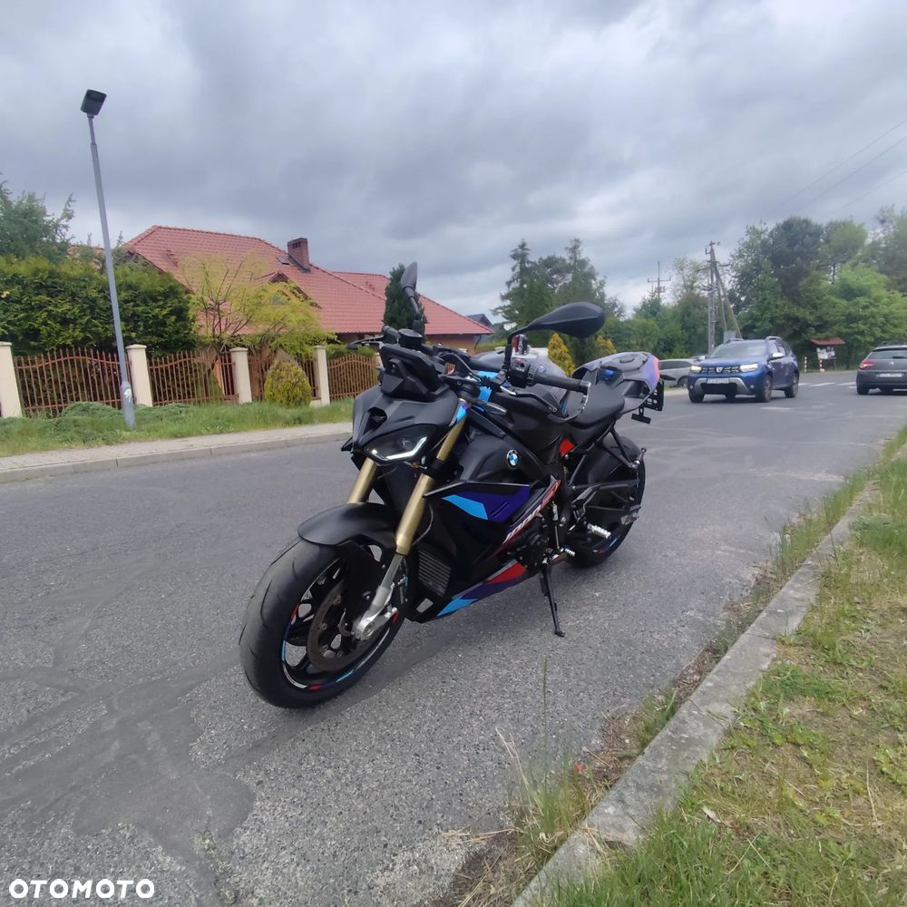 BMW S - 1