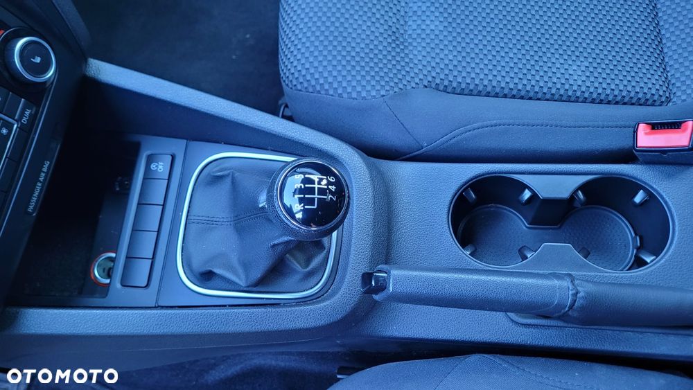 Volkswagen Jetta 1.2 TSI BlueMotion Technology Comfortline - 26