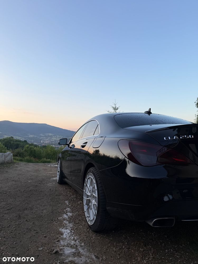 Mercedes-Benz CLA 250 4Matic 7G-DCT - 17