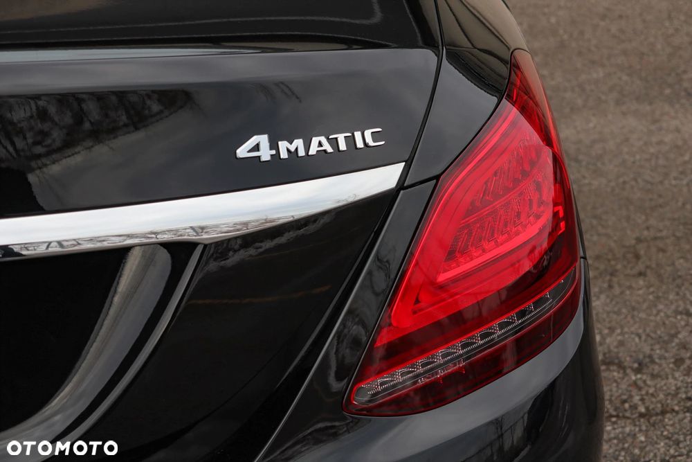 Mercedes-Benz Klasa C 300 4MATIC 9G-TRONIC - 9