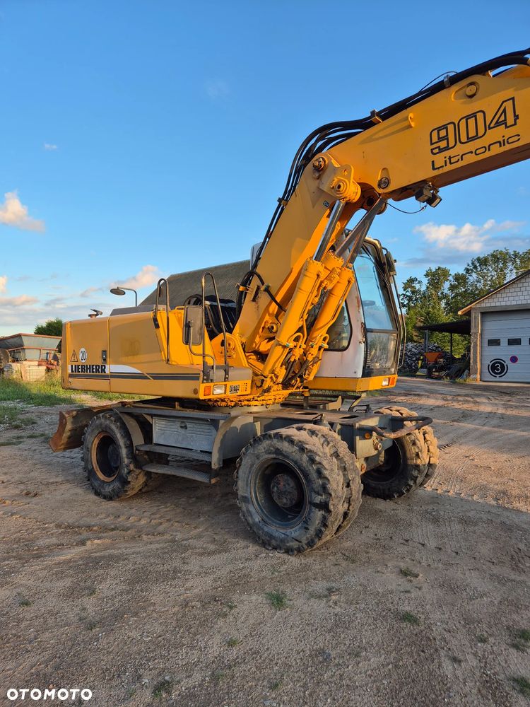 Liebherr A904 - 4