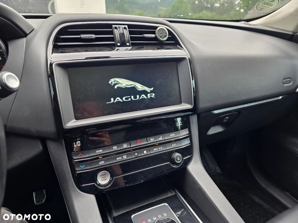 Jaguar F-Pace 25t AWD Prestige - 31
