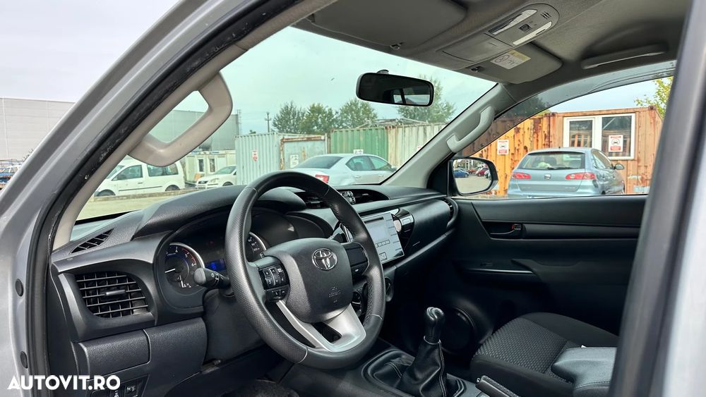 Toyota Hilux 4x4 Double Cab M/T Comfort - 8