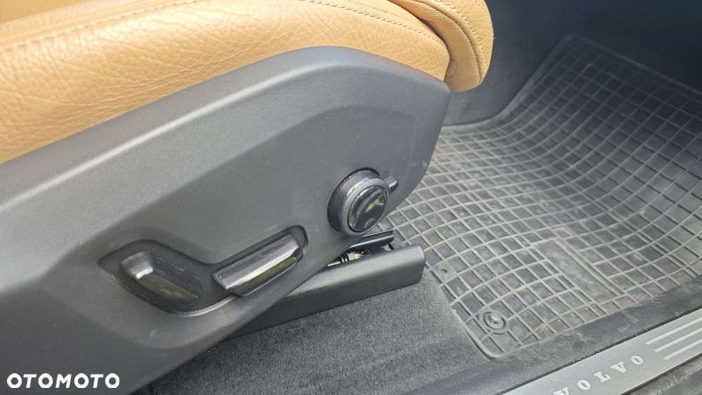 Volvo XC 60 T5 GPF Momentum - 9