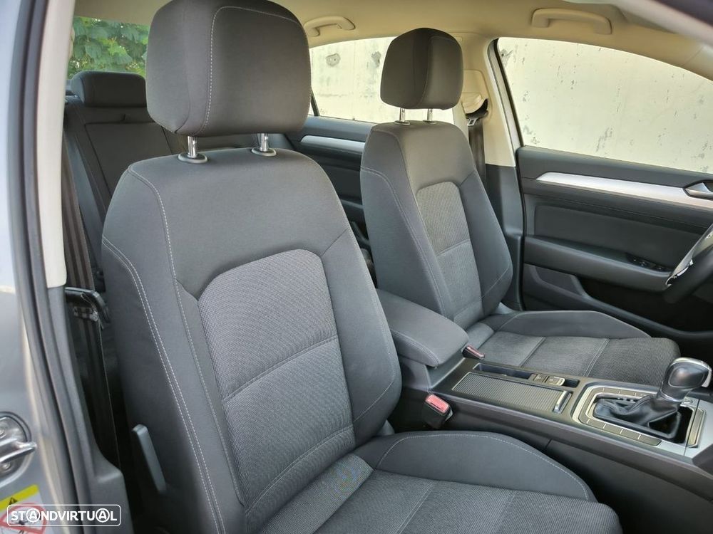 VW Passat 2.0 TDI Business P.DSG - 31