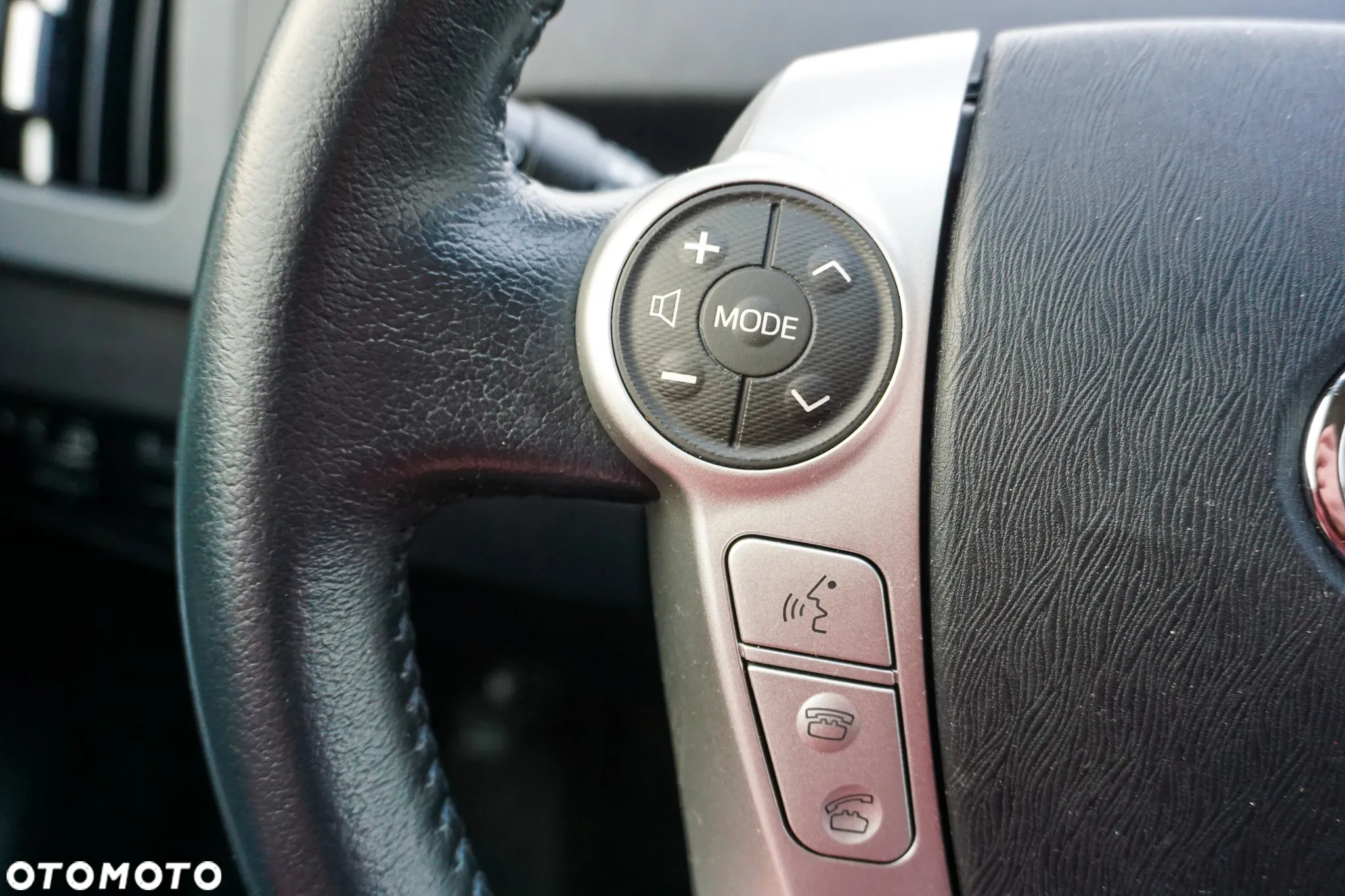 Toyota Prius Plug-in (Hybrid) Life - 32