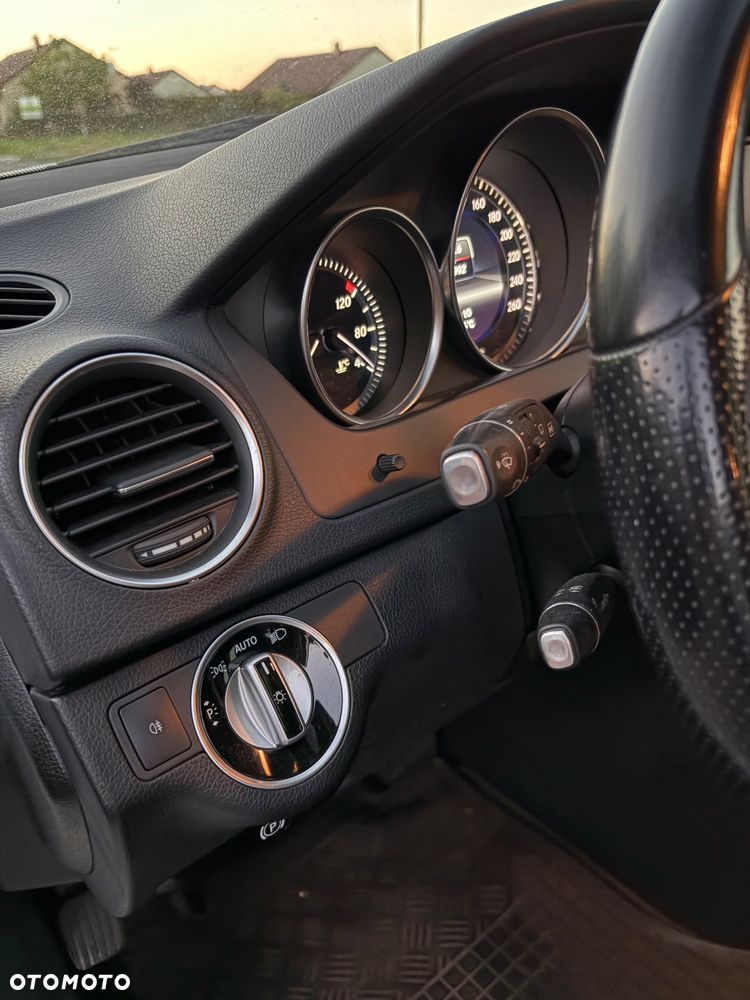 Mercedes-Benz Klasa C 220 CDI BlueEff Classic - 22