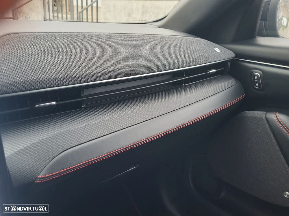 Ford Mustang Mach-E 75.7 kWh Premium AWD - 26