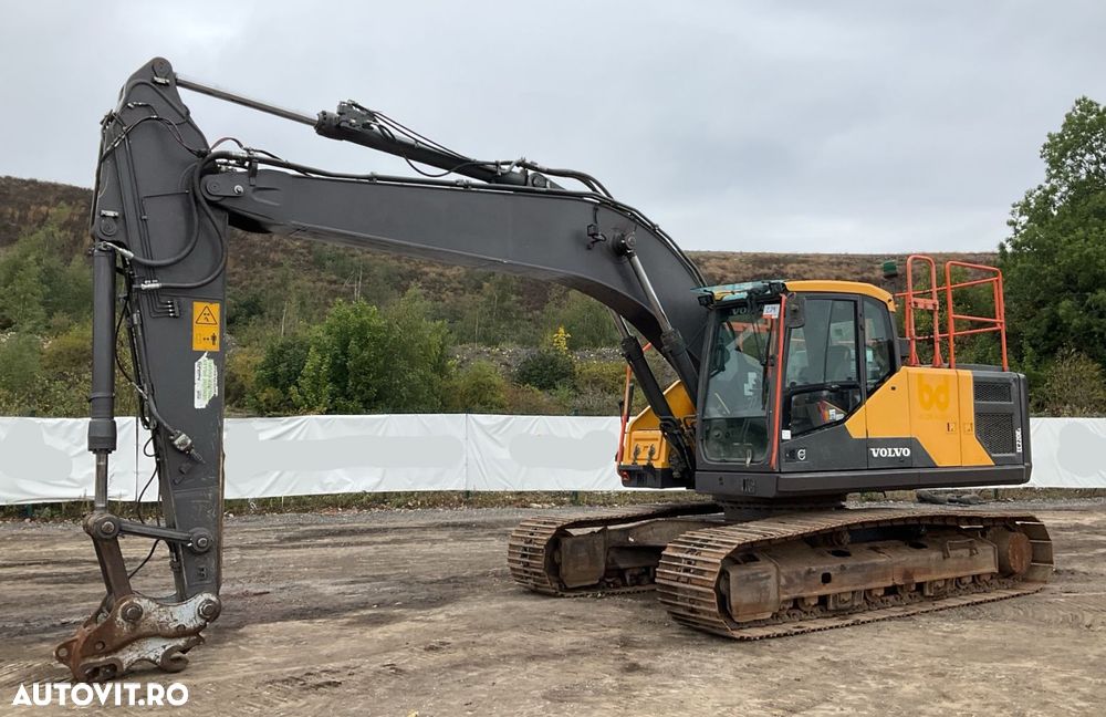 Volvo EC220EL Excavator - 1