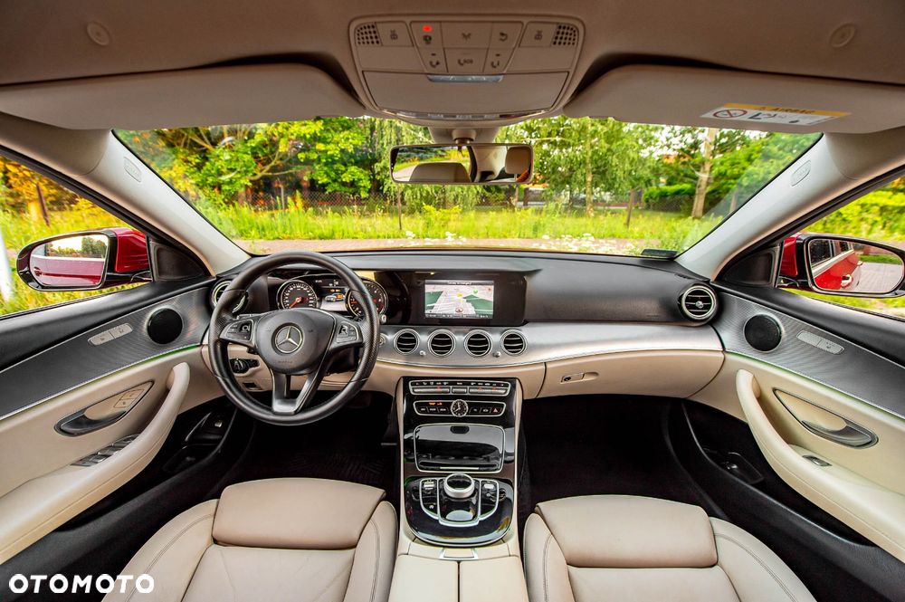 Mercedes-Benz Klasa E 220 d 4-Matic 9G-TRONIC - 27