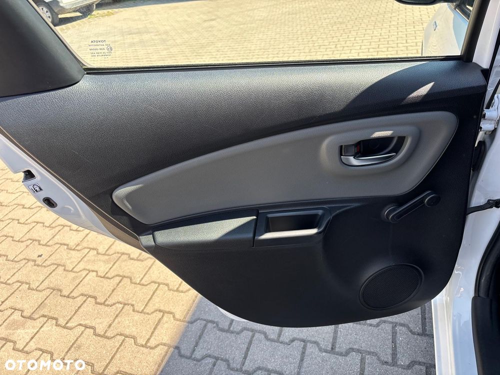 Toyota Yaris Hybrid 100 Premium - 35