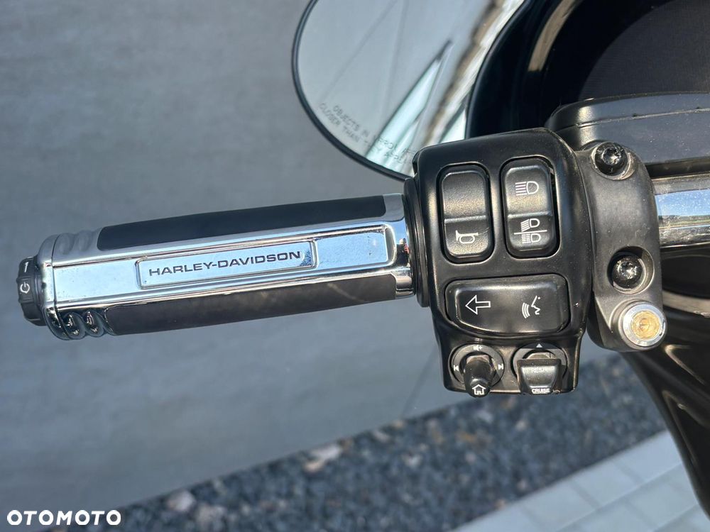 Harley-Davidson Touring Street Glide - 8