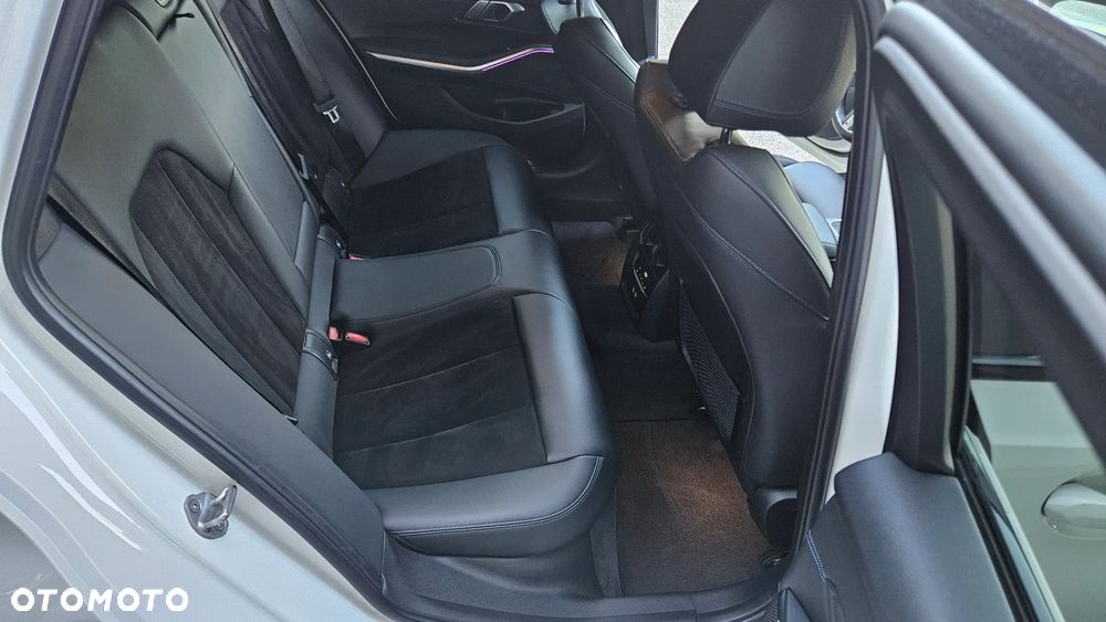 BMW Seria 3 320d xDrive M Sport - 19