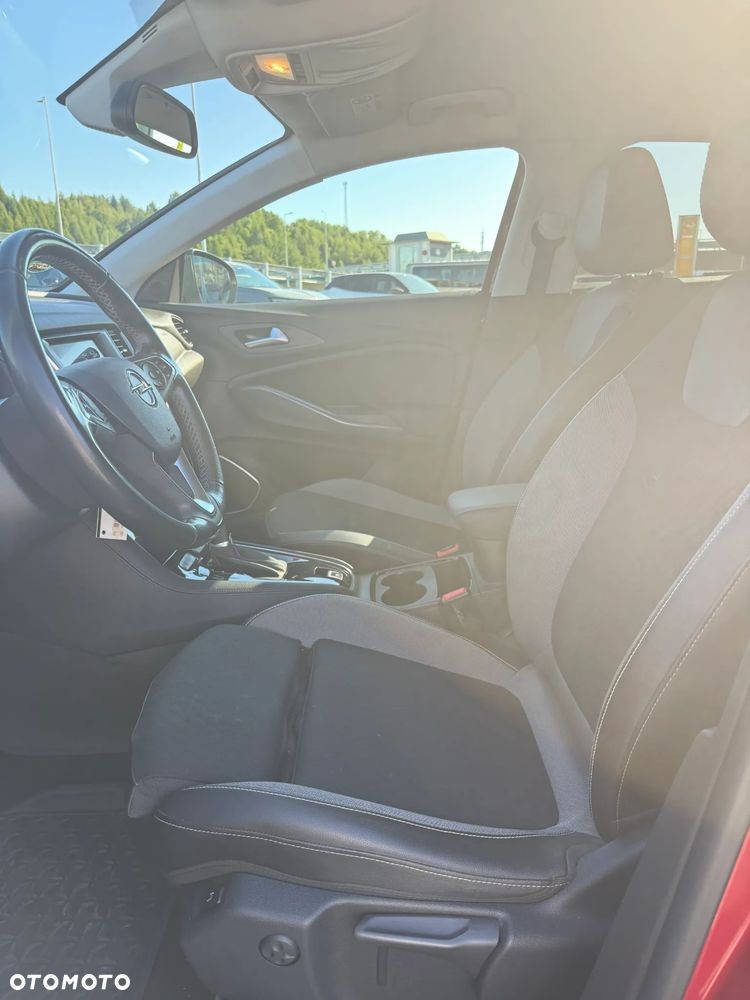 Opel Grandland X 1.6 T Design&Tech S&S - 9