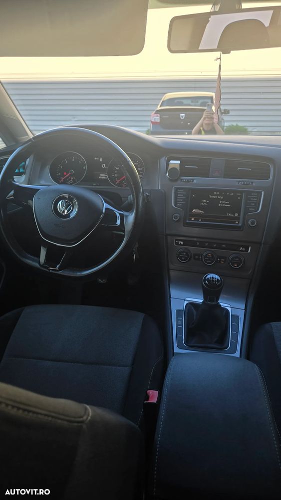 Volkswagen Golf - 10