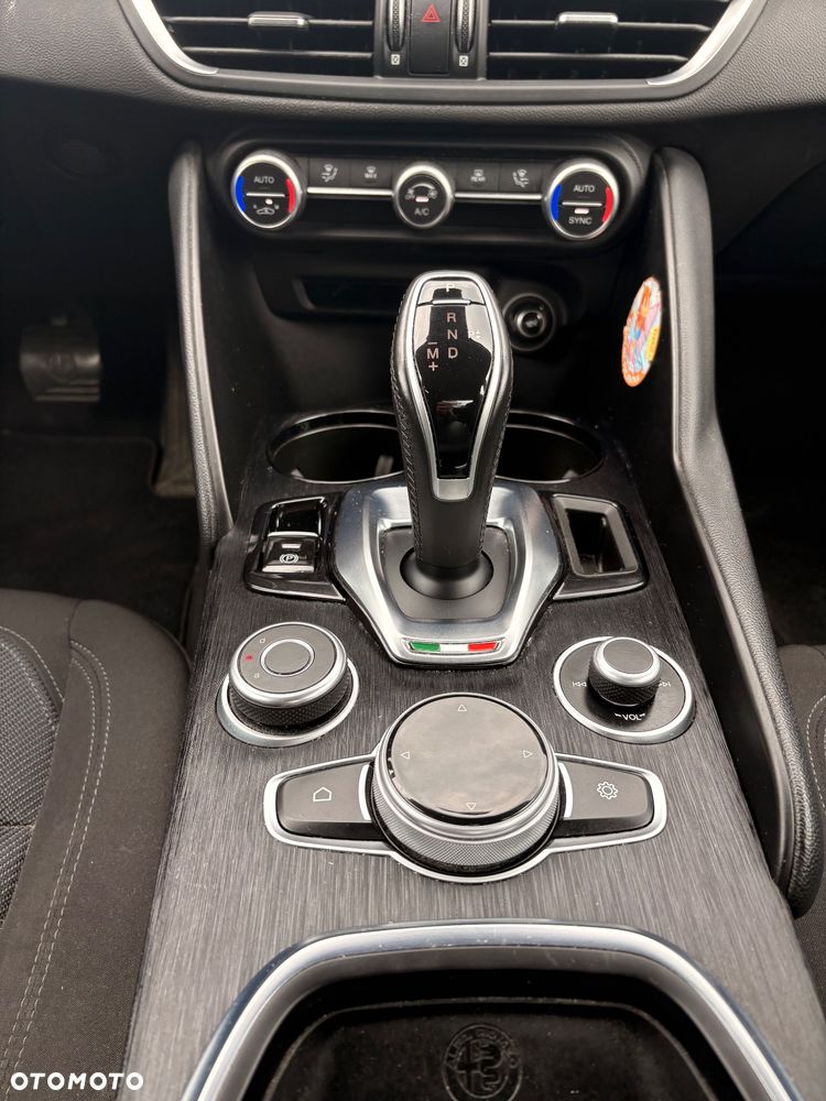 Alfa Romeo Giulia 2.0 Turbo Business - 11