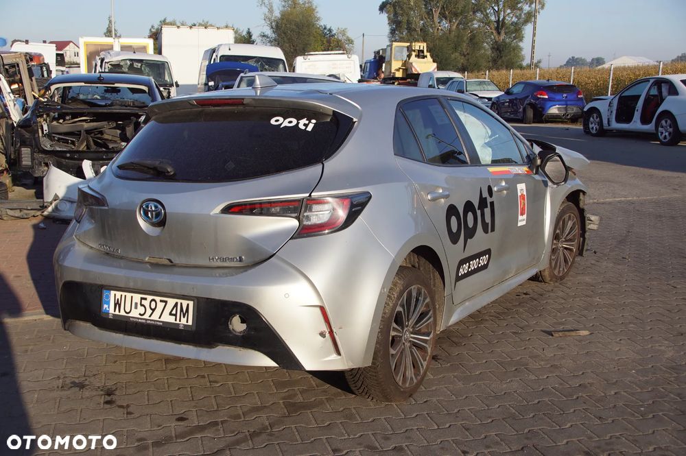 Auto na części - Toyota Corolla E21 1.8 HYBRID 122 KM 2ZR-FXE CVT 1J6 2019R Silnik Skrzynia Drzwi Lusterko Zderzak Klapa Lampa Szyba Klamka Deska Kokpit Sterownik Moduł Czujnik Licznik Wyświetlacz Panel Kierownica - 5