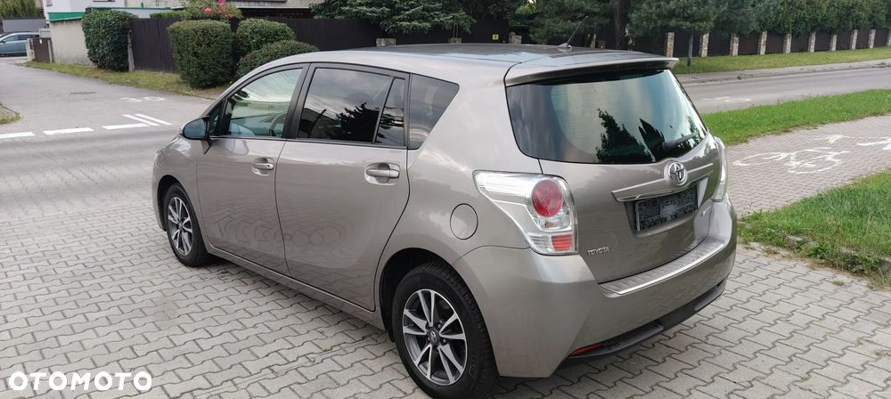 Toyota Corolla Verso - 5