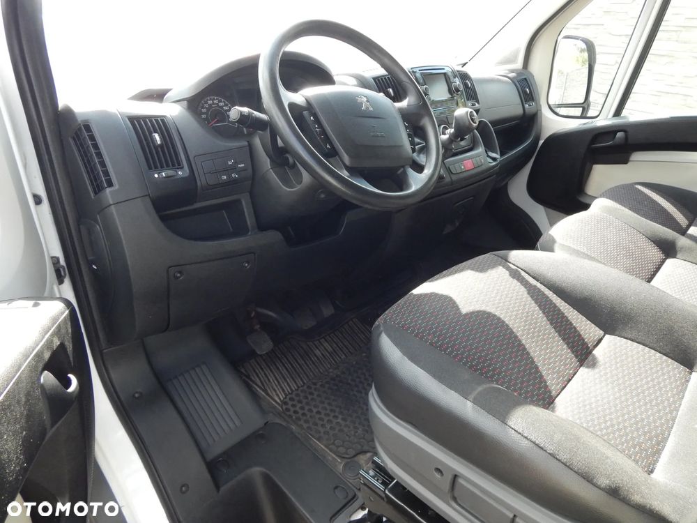 Peugeot Boxer_7-Osobowy_Max-Rama_Skrzynia_Paka - 23