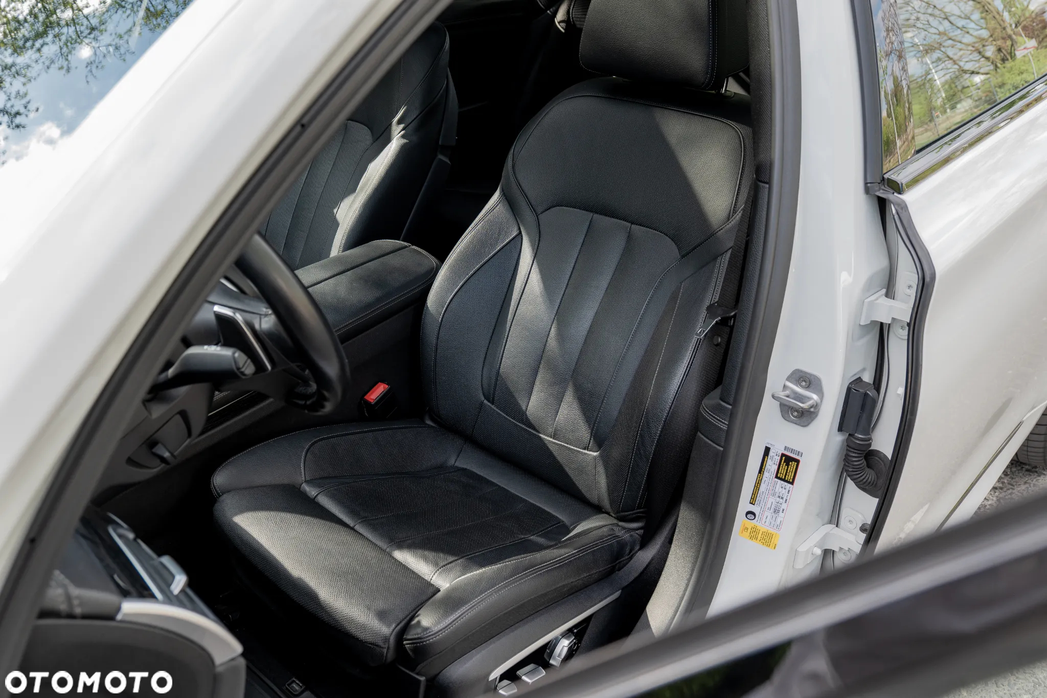 BMW Seria 7 740Li - 32