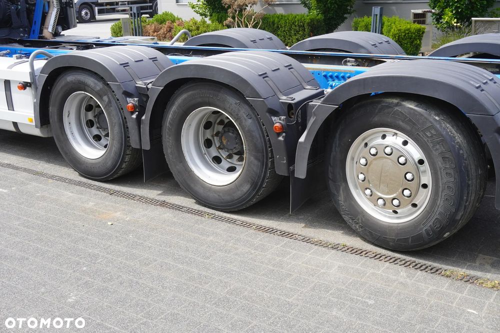 Volvo FH16 750 8x4x4 / 750 KM! / Rama do zabudowy / 4. oś skrętna i podnoszona - 10
