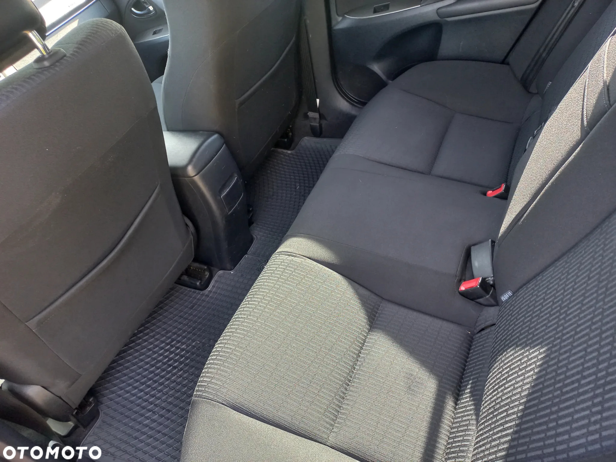 Toyota Avensis - 8
