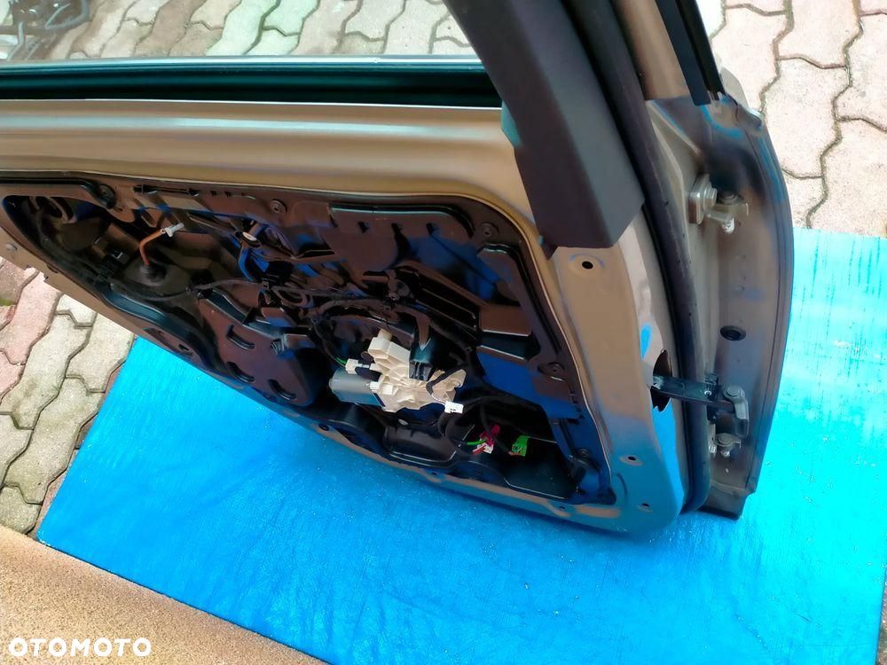 MERCEDES W206 SEDAN / 859 / DRZWI LEWE LEWY TYŁ / KOMPLETNE / ORYGINAŁ - 5