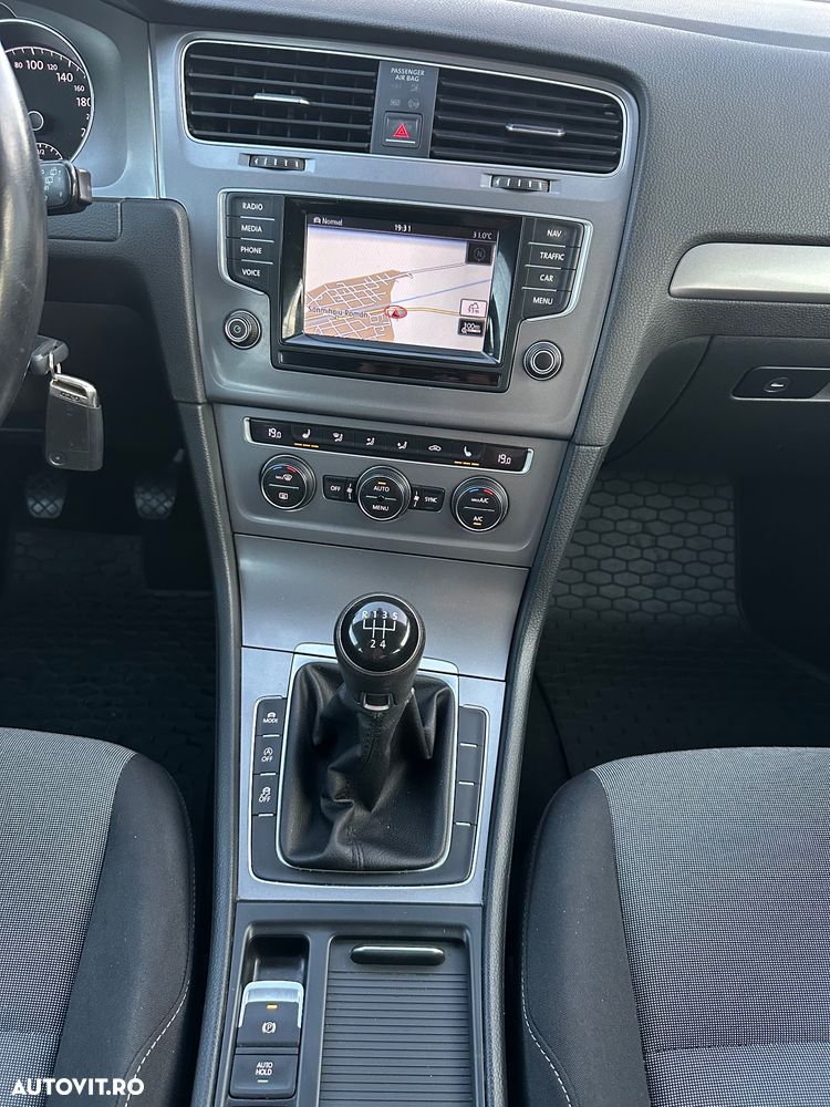 Volkswagen Golf - 9