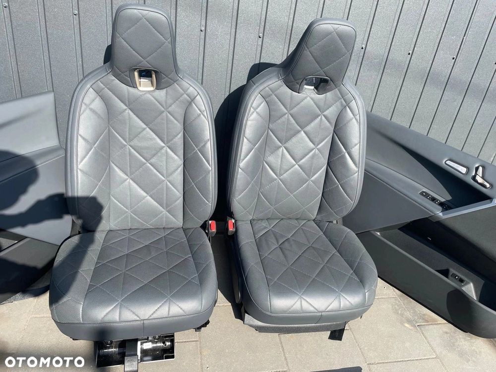 FOTELE TAPICERKA SPORT WENTYLOWANE ELEKTRYCZNE SKÓRA PERFORACJA BMW iX I20 - 4