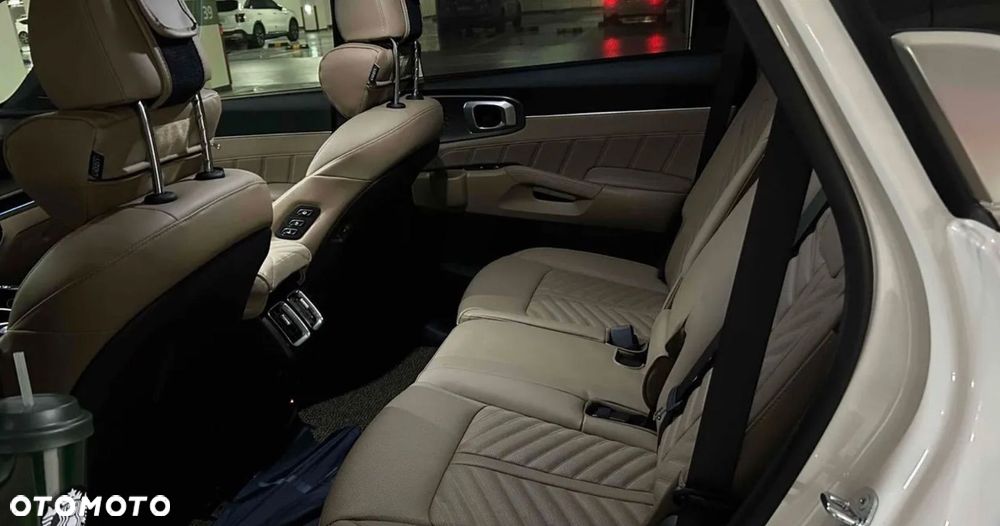 Kia Sorento 1.6 T-GDI HEV L 7os - 8
