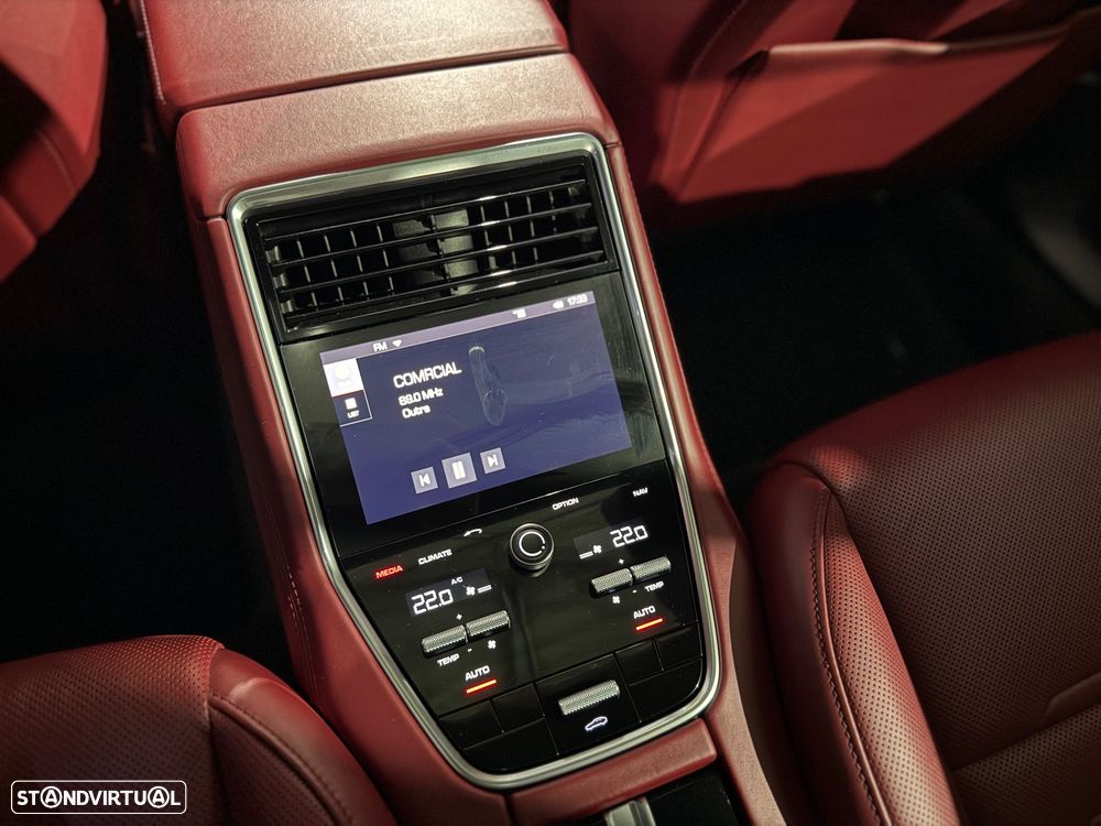 Porsche Panamera 4 E-Hybrid - 32