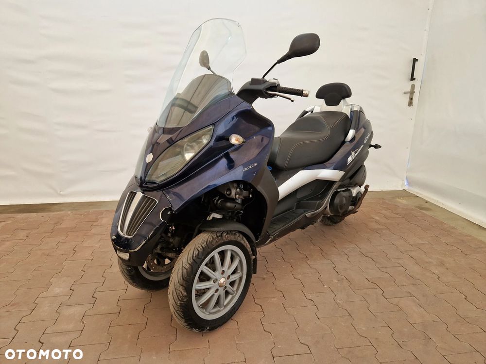 Piaggio MP-3 - 4